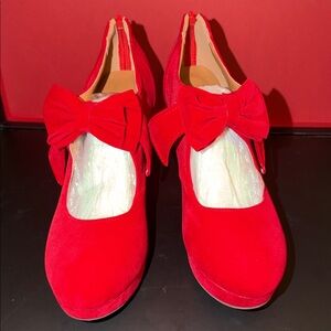 NWOB Elegant Red Bow Women's Heels